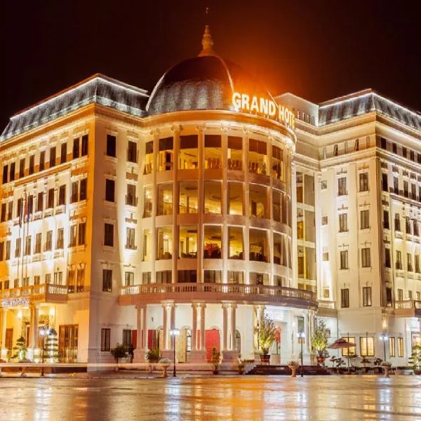 Grand Hotel, hotel in Hòa Bình