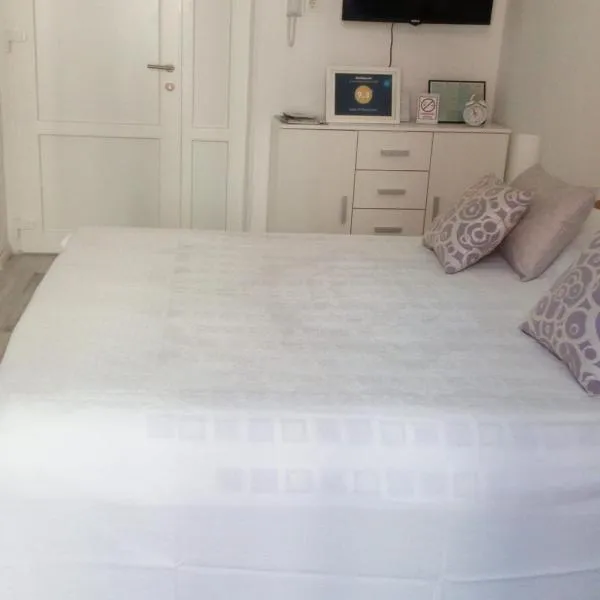 Studio in Pula center, hotel u Puli