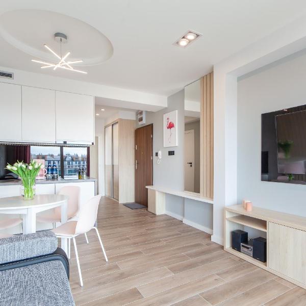 Apartment Pink Flamingo by Renters