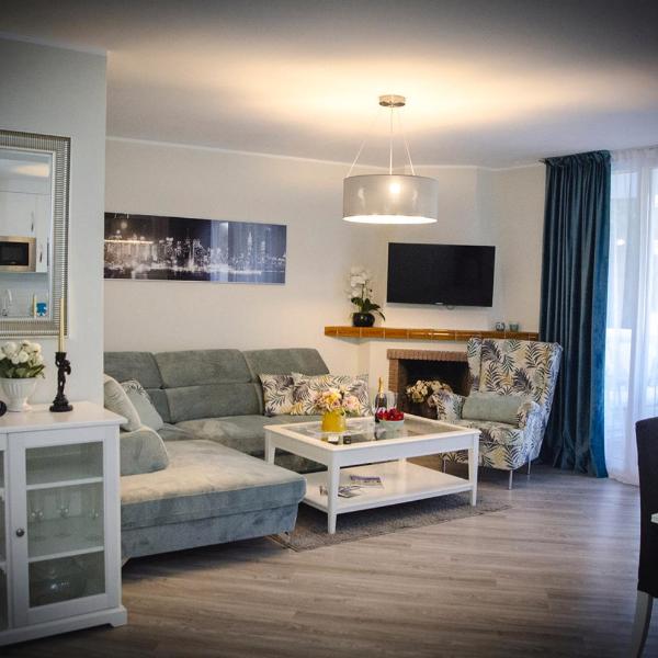 LUXURY 2-bed apartment with big terrace in aparthotel with outdoor pools in CALAHONDA