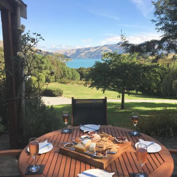 Cherrywood Cottage: Akaroa şehrinde bir otel