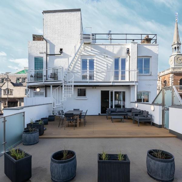 JOIVY Luxury 2 bed flats with terraces near Piccadilly Circus