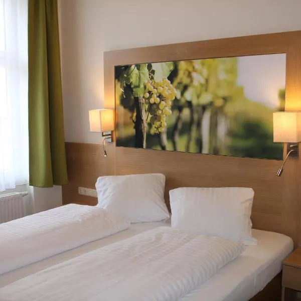 Weinhotel Rieder, hotel en Poysdorf