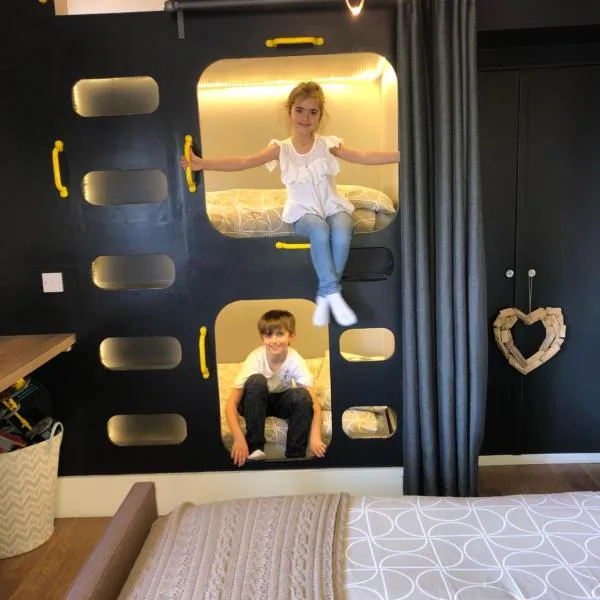 Willow Court Farm Studio West & Petting Farm, 8 mins to Legoland & Windsor, 15 mins to Lapland UK, hôtel à Windsor