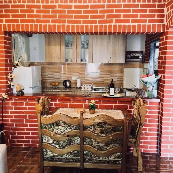 Albomi, Hotel in Kotor