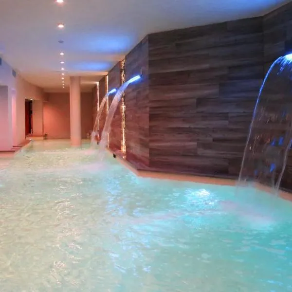 Hotel Columbia Wellness & Spa, מלון במונטקטיני טרמה