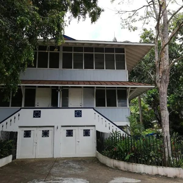 Casa completa en Gamboa, Canal de Panamá, hotel in Gamboa