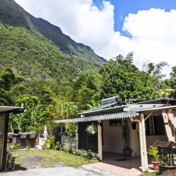 Sur la route du Voile, hotell sihtkohas Salazie