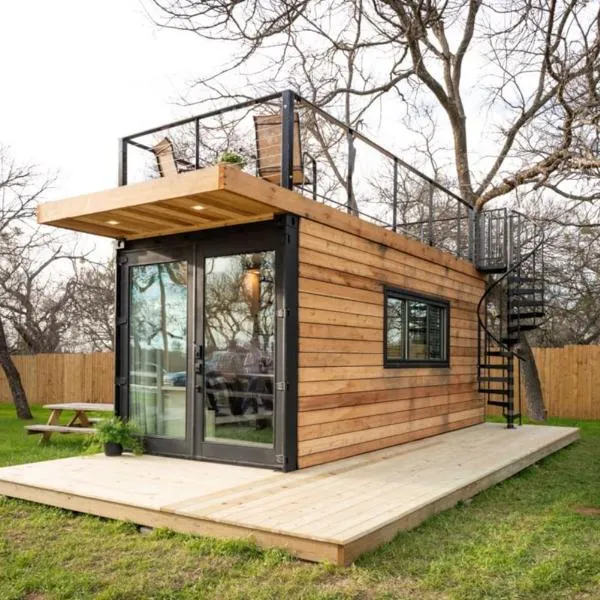 Tiny CargoHome near Magnolia Silos Baylor, hôtel à Waco