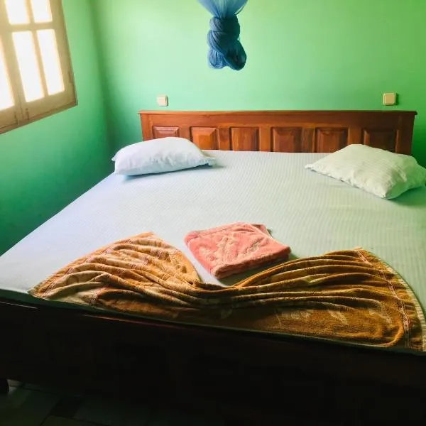 Temple Flower Guest, hotell sihtkohas Kirinda