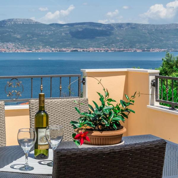 Apartment Leut with spacious terrace and sea view