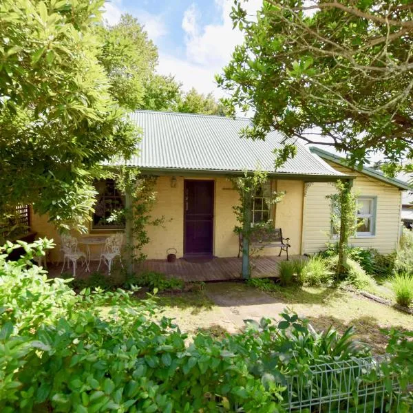Waragil Cottage - Original Settler's Home, Hotel in Blackheath