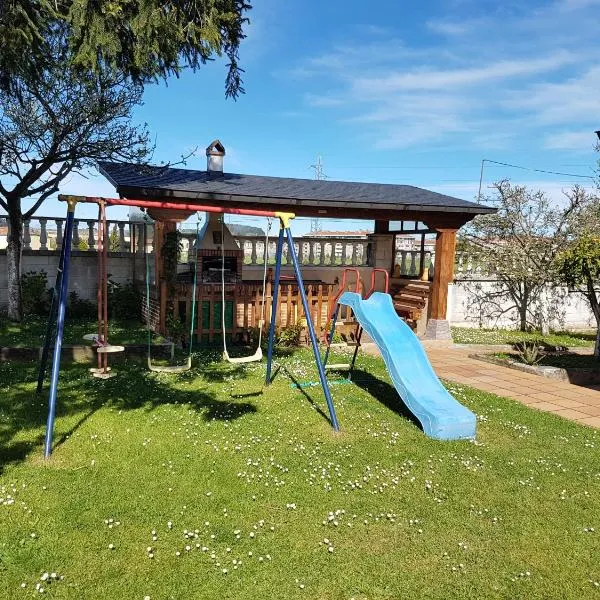 Alojamientos Marte habitacion con baño, hotel in Torrelavega