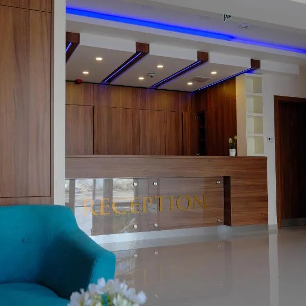 Vácz Hotel, hotel u gradu Vac
