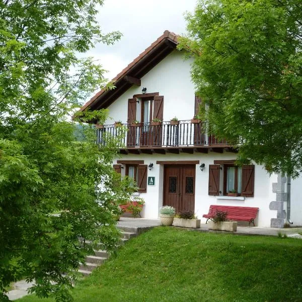 HOSTAL MENDILATZ, hotel v destinaci Orbaiceta