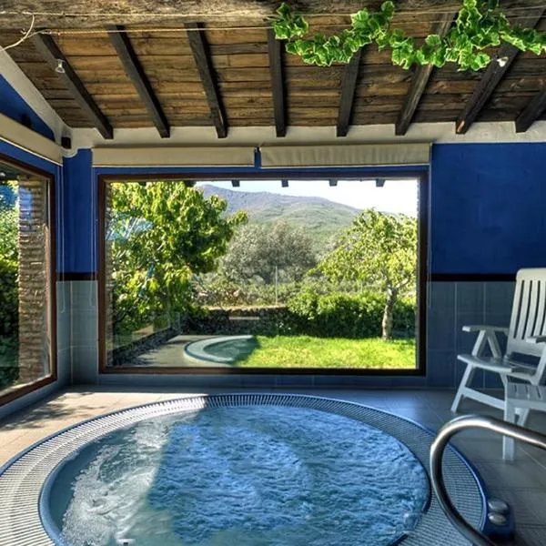 El Canchal de la Gallina -Cafetería -Aparcamiento gratis - Jacuzzi, hotel v destinaci Hervás