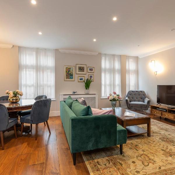 Beautiful 2 bed apt in the heart of Mayfair, close to Tube