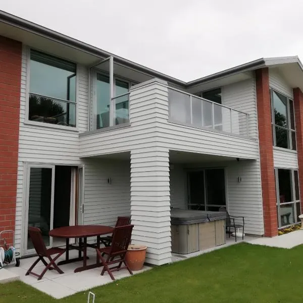 Whaka Heights, hotel in Christchurch