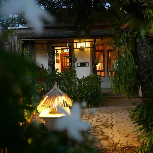 Bangtao Beach Chalet Resort, hotel in Bang Tao Beach