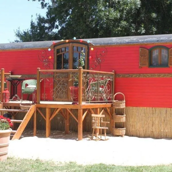 La roulotte "Les Saintes", hotel v Saintes-Maries-de-la-Mer