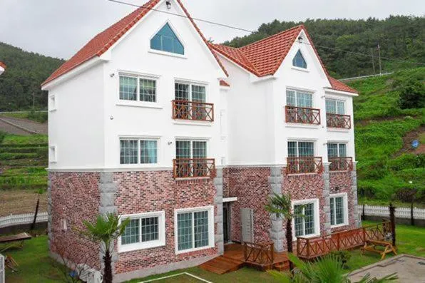 Tongyeong Bada Sarang Pension, hotel v destinaci Tchongjong
