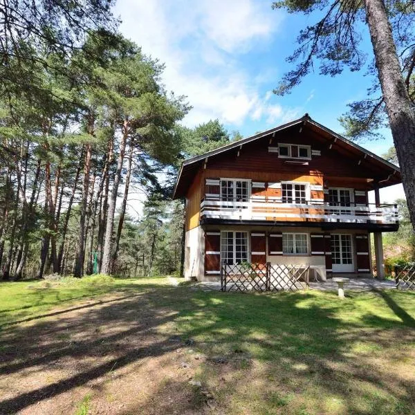 Large Riverside Chalet Near Gorges du Verdon, hotel en La Bastide