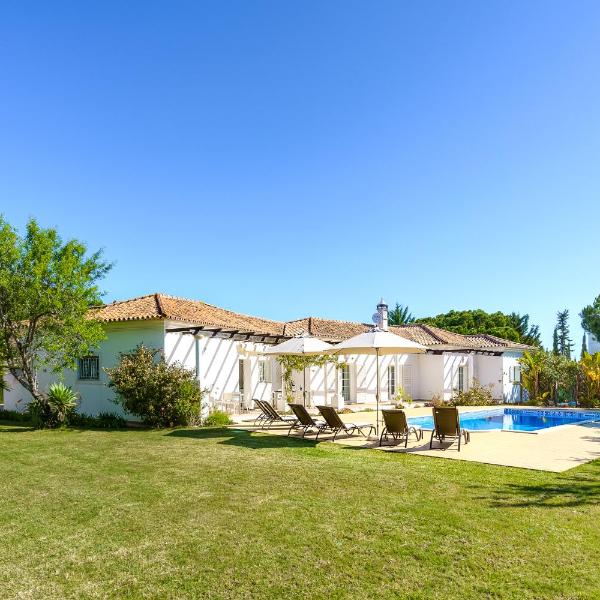 Exclusive Villa Toulouse with pool in Falesia Algarve