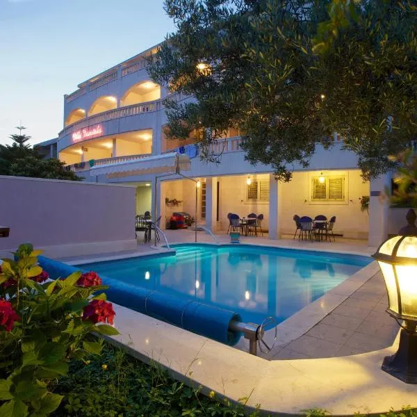 Villa Daniela – hotel w Bol