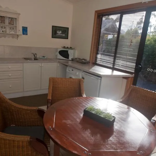 The Shingles Riverside Cottages, hotel in New Norfolk