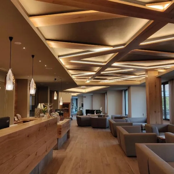 Hotel Ambassador, отель в Левико-Терме
