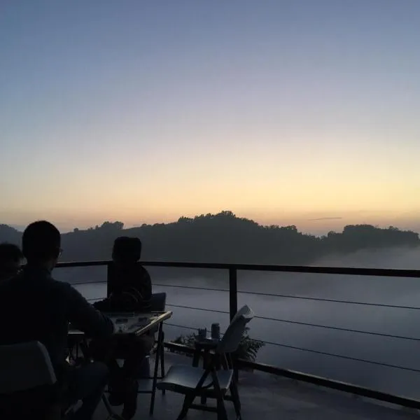 歐森View包棟Villa x 雲海夜景 x 獨立空間، فندق في Dongshi