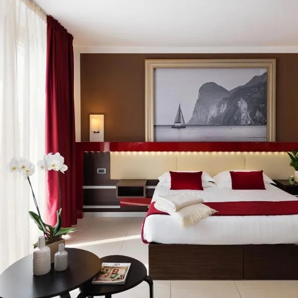 Kairos Garda Hotel, hotel v destinaci Castelnuovo del Garda