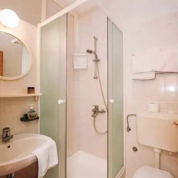 Apartments & Rooms Peranic, ξενοδοχείο σε Novalja