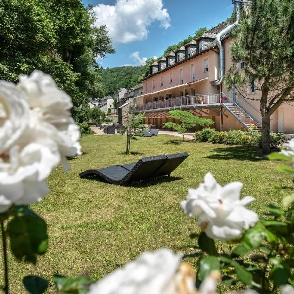 Logis Hôtel Restaurant Les 2 Rives - A75, en bordure de rivière、バナサックのホテル