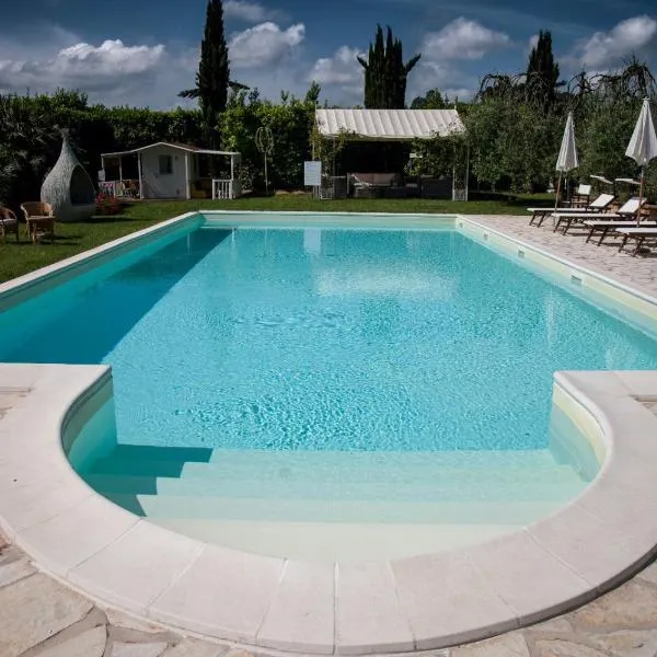 切沃利乡村度假酒店,位于拉里的酒店