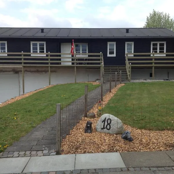 Ny istandsat træhus i Givskud、ギブのホテル