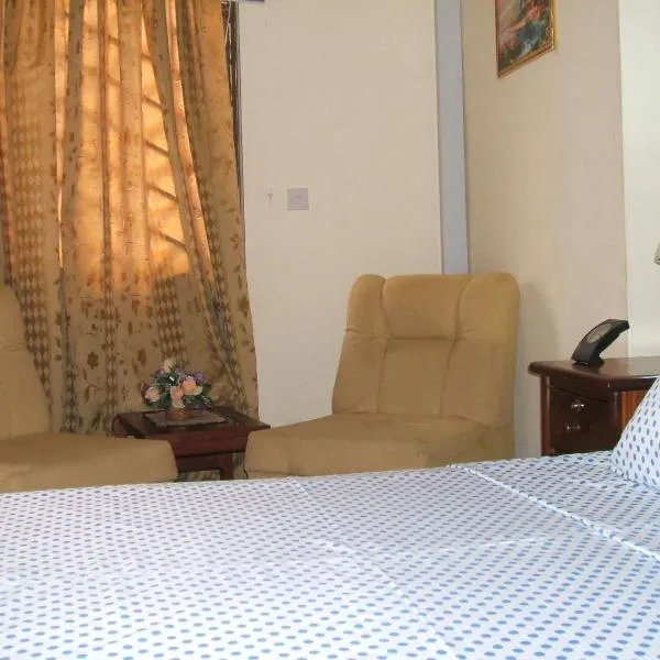 Charis Home Services, hotel in Accra