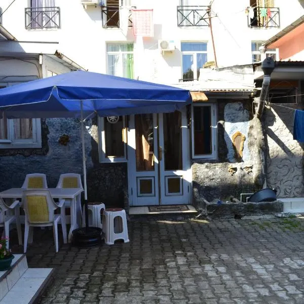 TJ+ Hostel, hotel in Batumi