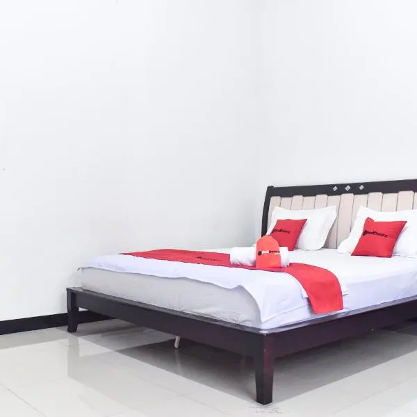 RedDoorz near Sultan Hasanuddin Airport 2 Makassar, ξενοδοχείο σε Μακασάρ