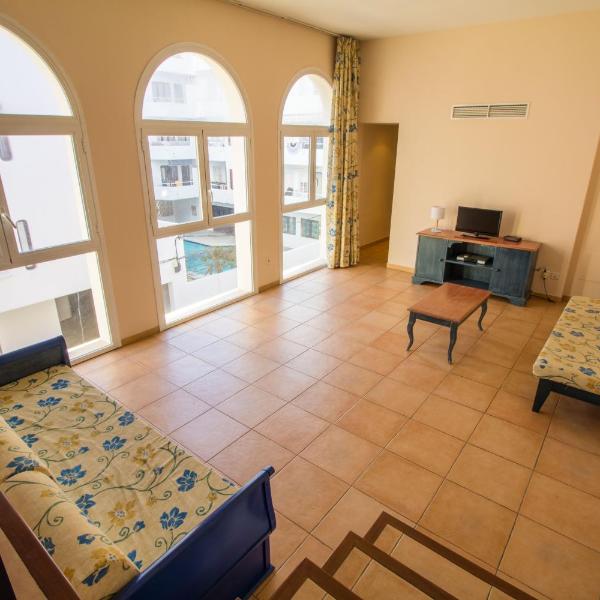 Apartment near the sea with wifi and pool