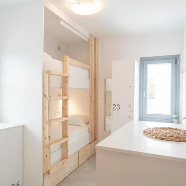 Bedspot Hostel, hotel in Fira
