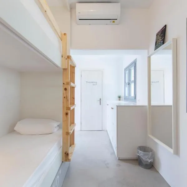 Bedspot Hostel, hotel a Fira