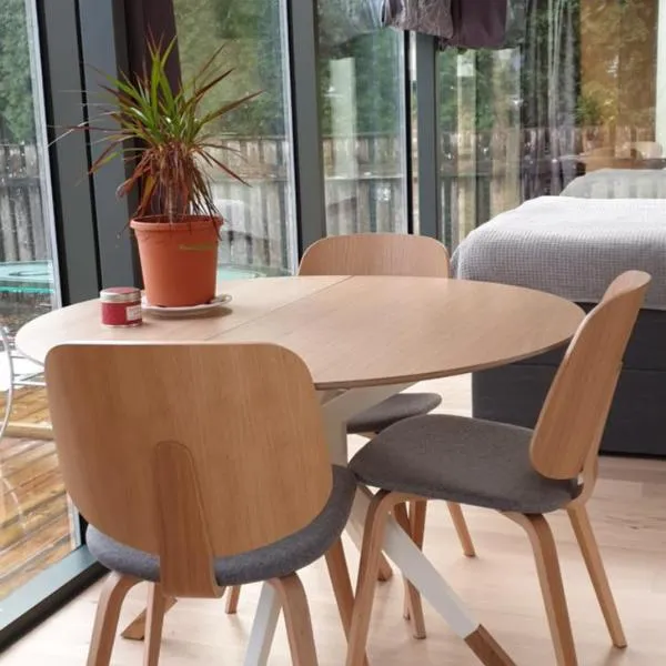 Mirror House Roosi 21, hotel em Pärnu