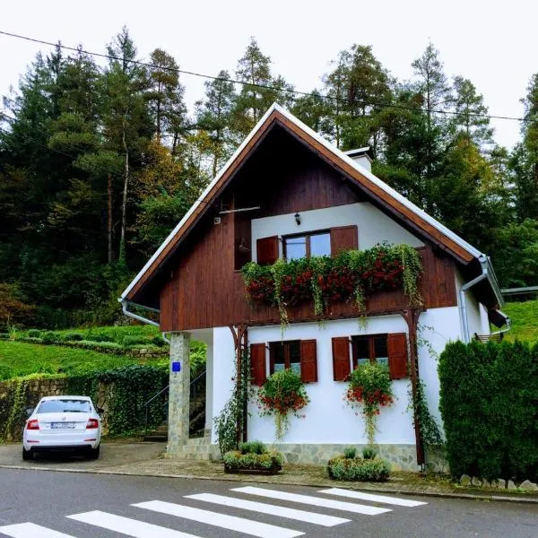 Holiday House Kod Ajke, hotel in Slunj