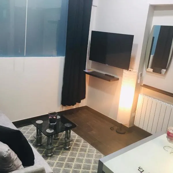 Apartamentos Deluxe Barajas, hotel en Madrid