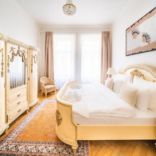 Kafka Apartment 4BR+2bath Old Town