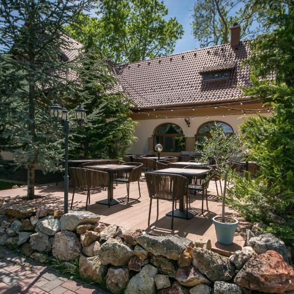 Platan Garden Rooms & Restaurant