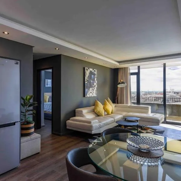 Brand new penthouse with waterfront views, hotel in Cape Town