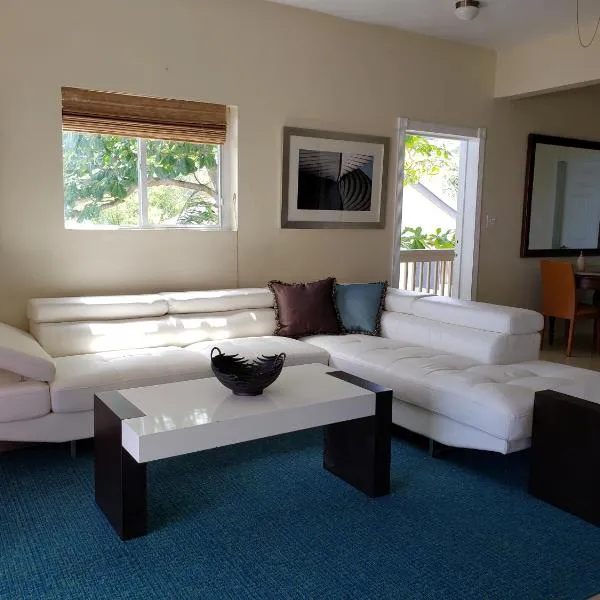Villa Indigo Sunny 1BR Apartment in Private Gated Estate, hotel v destinaci Charlotte Amalie