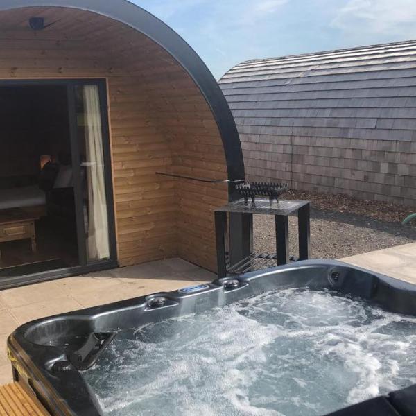 Superior Glamping Pod with Hot Tub